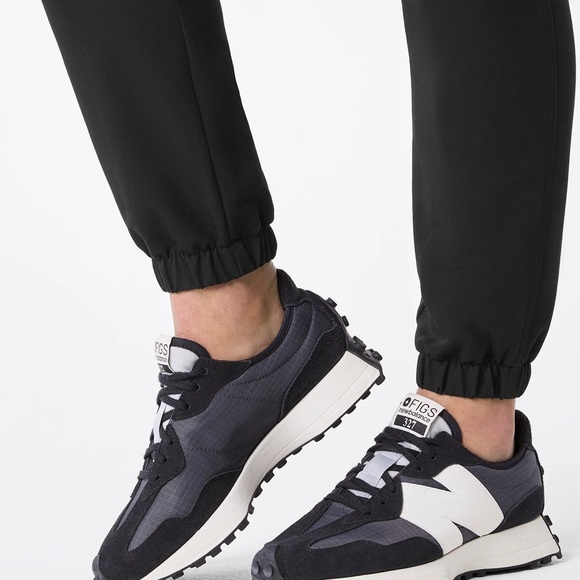 NWT Figs Rafaela Cargo ScrubJumpsuit Black Sz S, Figs Rafaela Cargo Jumpsuit $98 - Picture 7 of 11